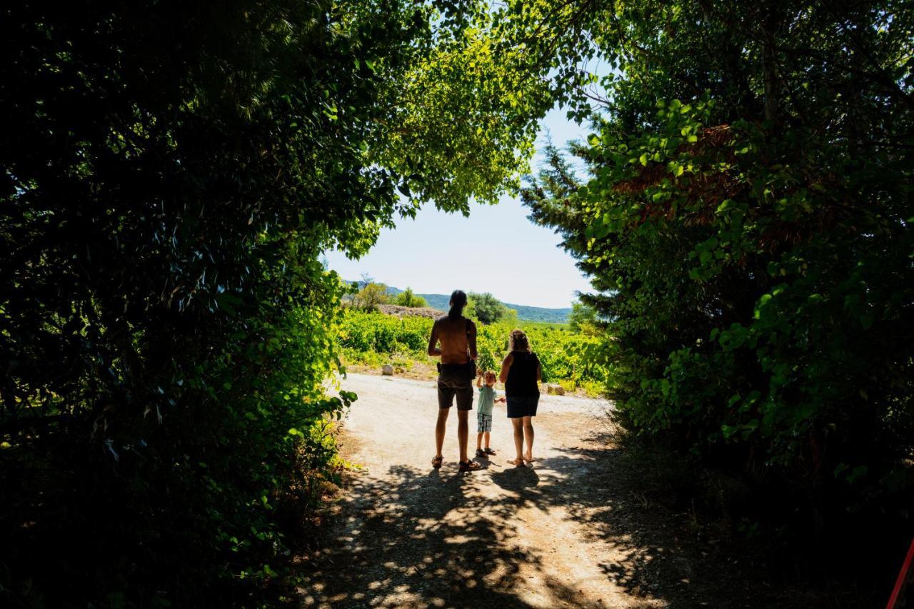 Camping La Peiriere Tuchan Екстериор снимка